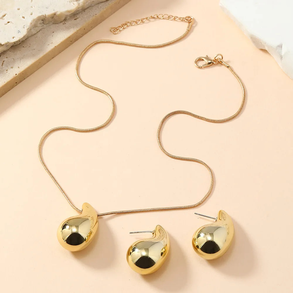 Elegant 3-Piece Feng Shui Jewelry Set – Necklace & Earrings for a Stylish Look