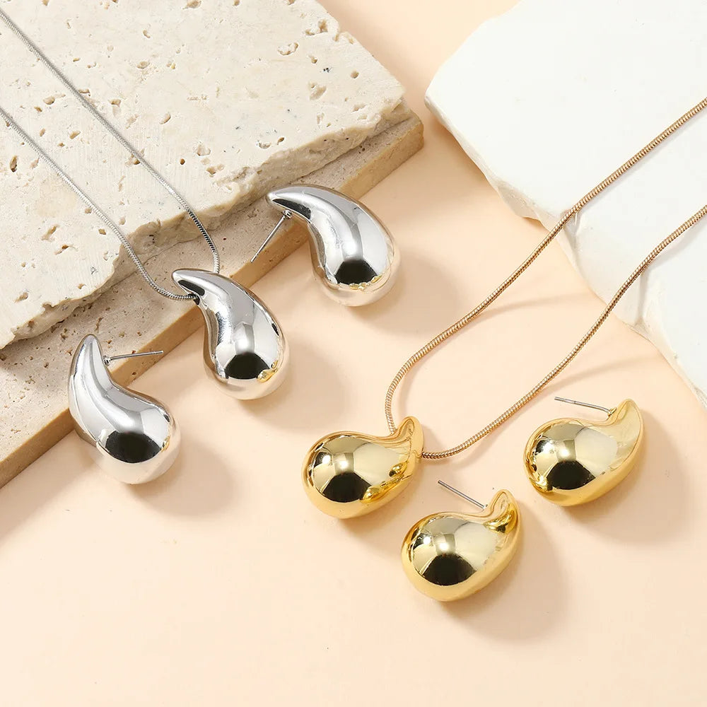 Elegant 3-Piece Feng Shui Jewelry Set – Necklace & Earrings for a Stylish Look