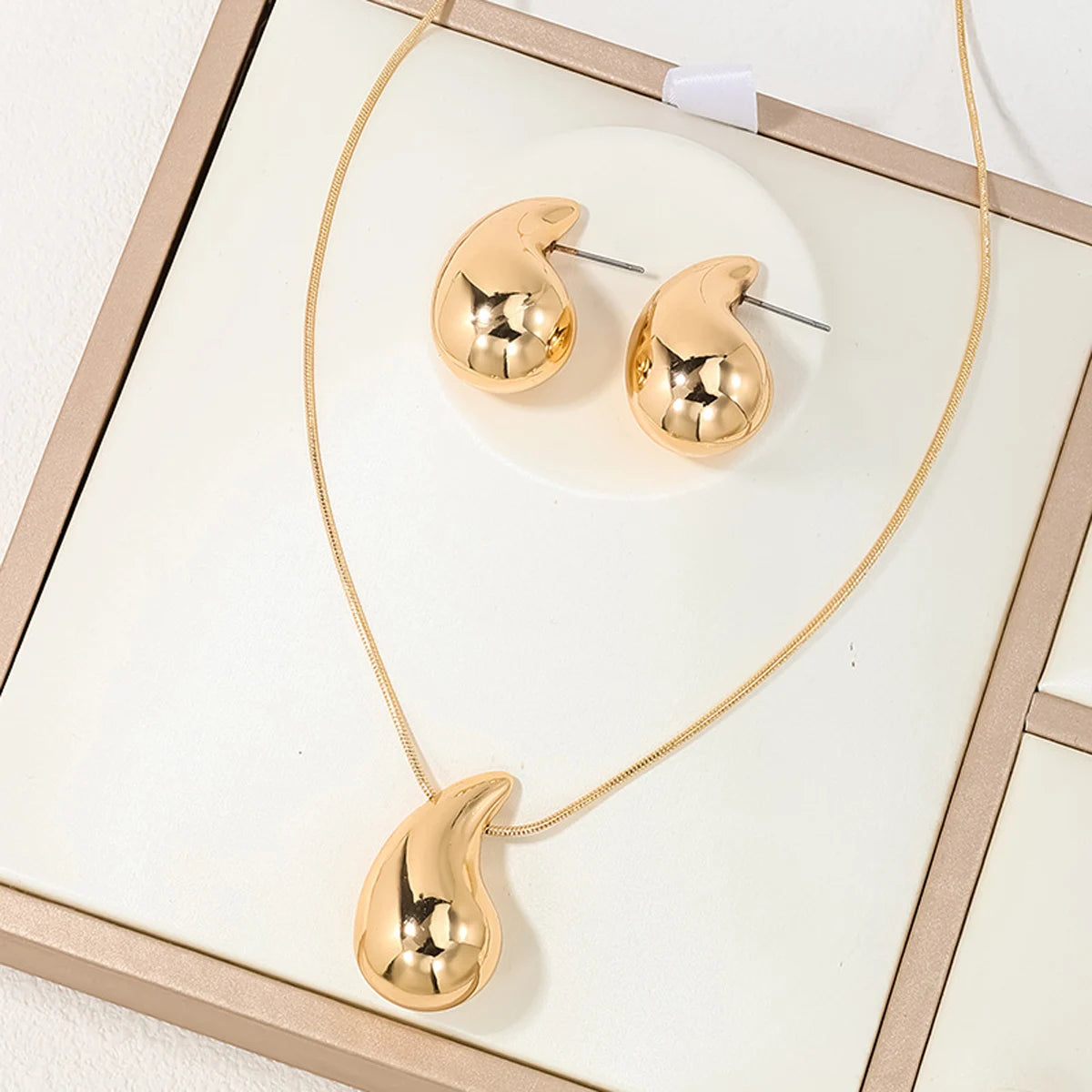 Elegant 3-Piece Feng Shui Jewelry Set – Necklace & Earrings for a Stylish Look