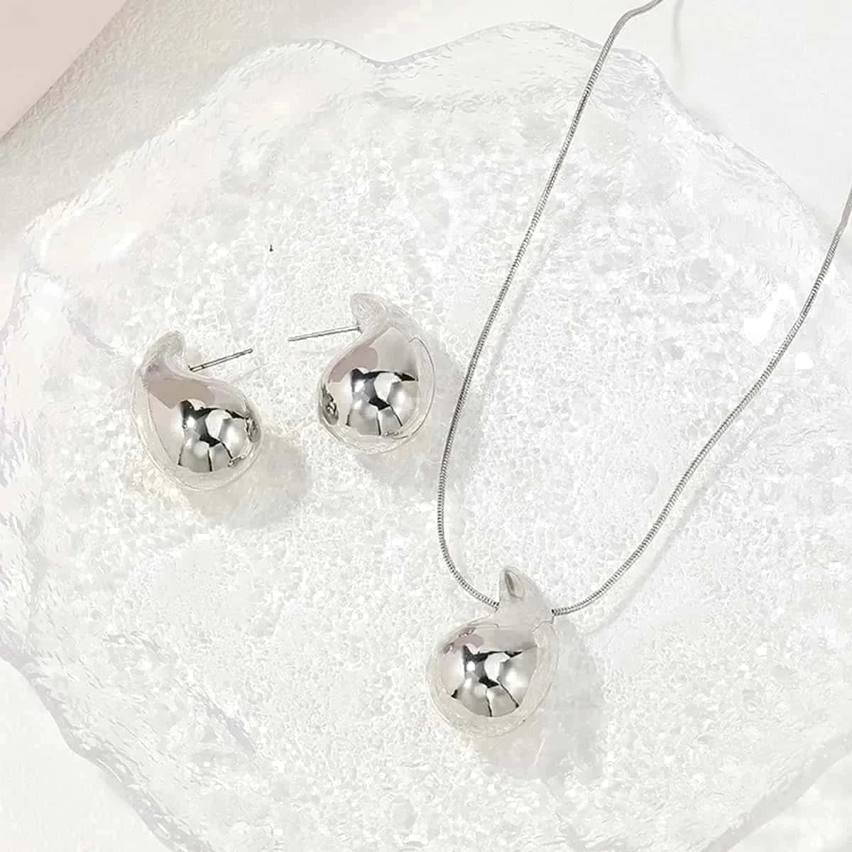 Elegant 3-Piece Feng Shui Jewelry Set – Necklace & Earrings for a Stylish Look