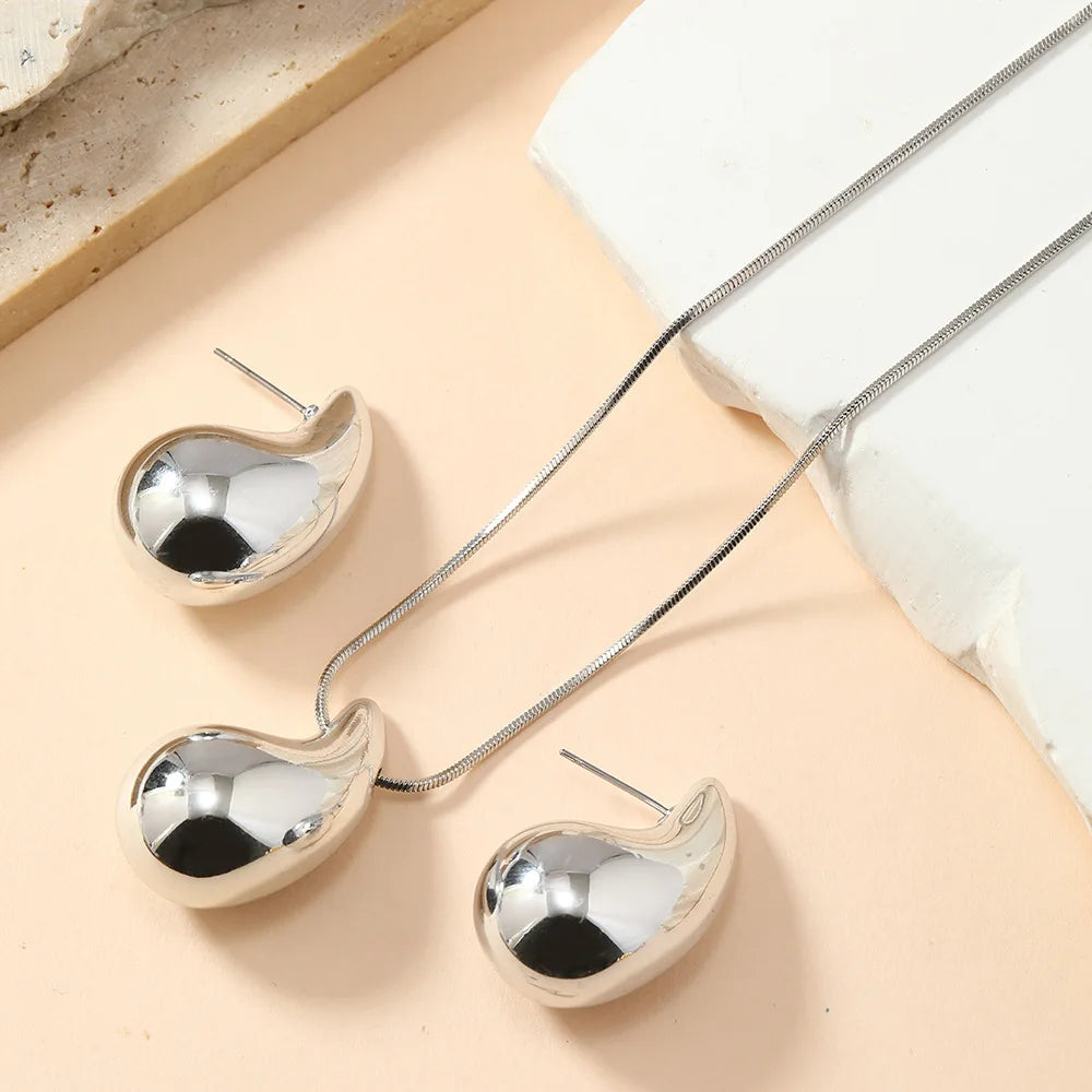 Elegant 3-Piece Feng Shui Jewelry Set – Necklace & Earrings for a Stylish Look