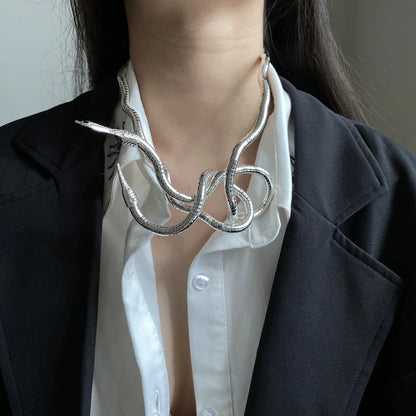 Trendy Snake Chain Necklace – Sleek & Modern Statement Jewelry