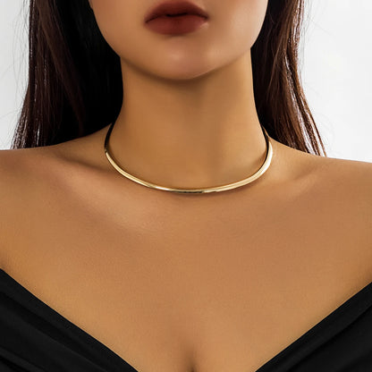 Punk Smooth Metal Round Choker Necklace – Bold & Minimalist Design