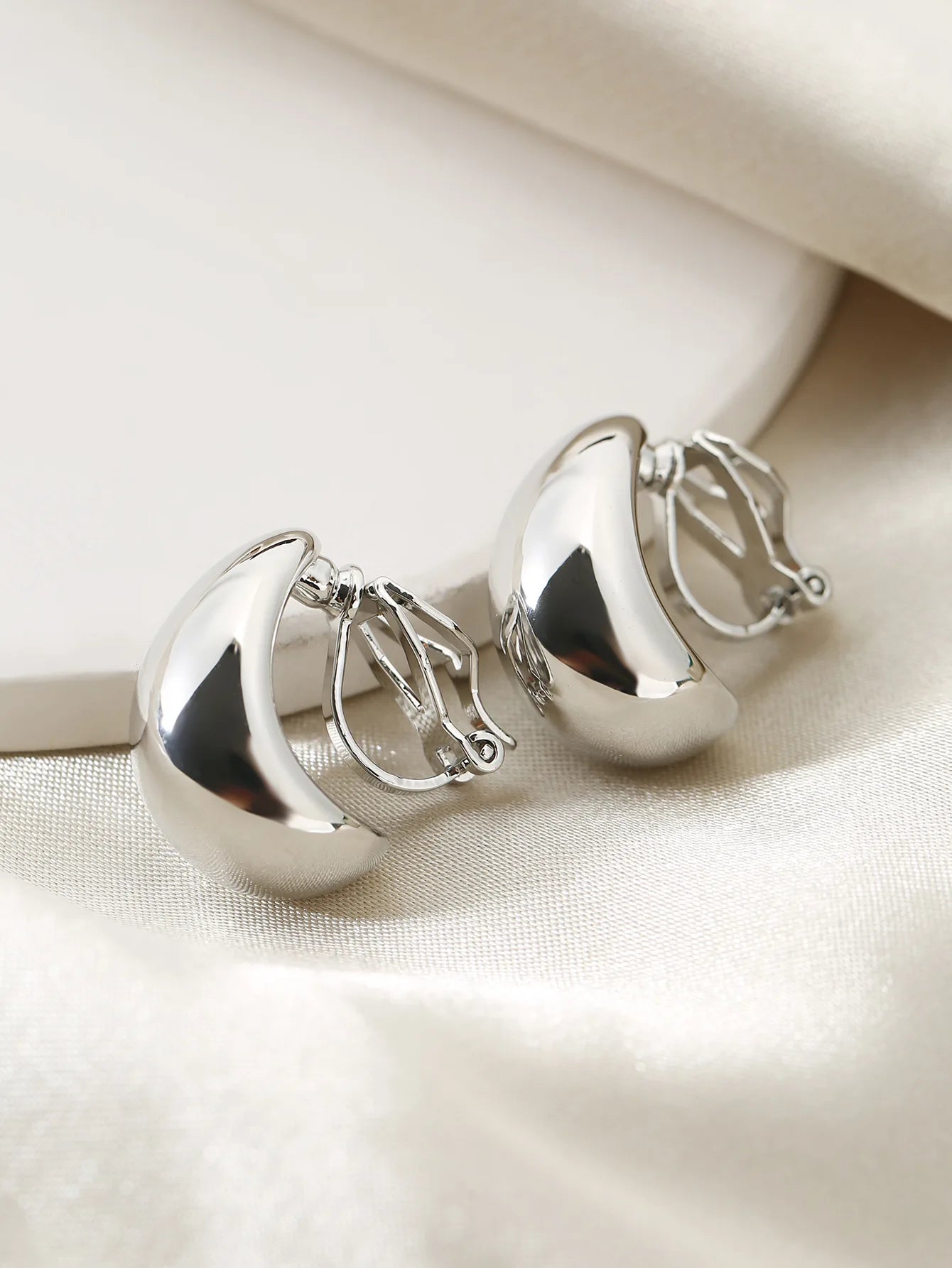 New French Light Luxury Droplet shaped Ear Clip with No Ear Holes