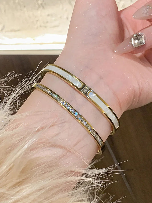 Luxury Gold Bracelet – Sleek Design with Timeless Detailing