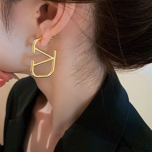 Modern Geometric Drop Earrings - Sleek and Stylish Design